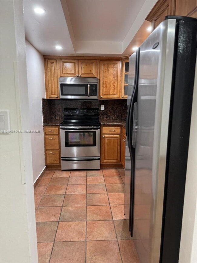 5731 NW 37th St in Virginia Gardens, FL - Building Photo - Building Photo