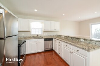 6072 Birkdale Dr in High Point, NC - Building Photo - Building Photo