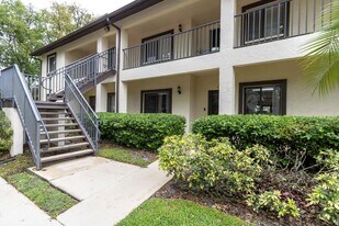 3590 Magnolia Ridge Cir, Unit C in Palm Harbor, FL - Building Photo