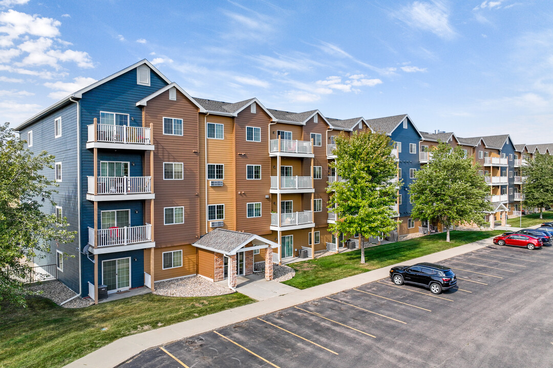 Foxmoor Apartments in Sioux Falls, SD - Building Photo