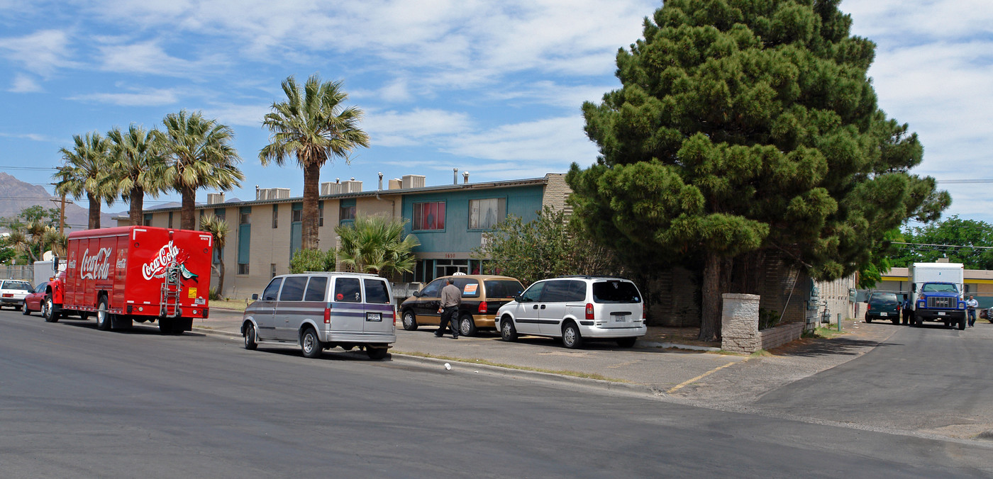 Mescalero Apartments in El Paso, TX - Building Photo