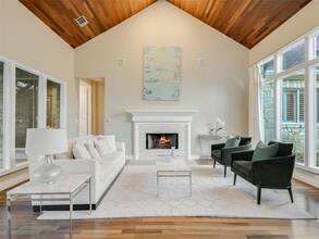 417 Beardsley Ln in Austin, TX - Building Photo - Building Photo