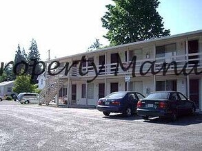 182 NE Jackson in Hillsboro, OR - Building Photo - Building Photo