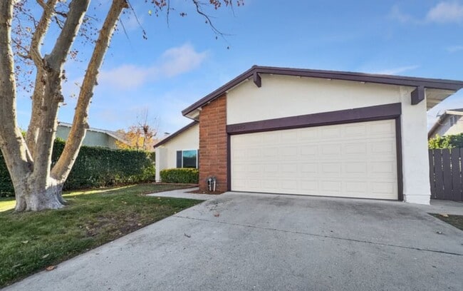 25443 Vía Labrada in Santa Clarita, CA - Building Photo - Building Photo