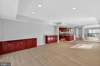 10320 Westlake Dr in Bethesda, MD - Foto de edificio - Building Photo