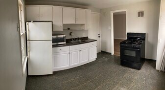 211 Shoshone St, Unit Upper in Buffalo, NY - Building Photo