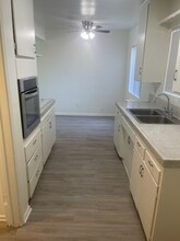2240 E Lenita Ln, Unit I in Santa Ana, CA - Building Photo - Building Photo