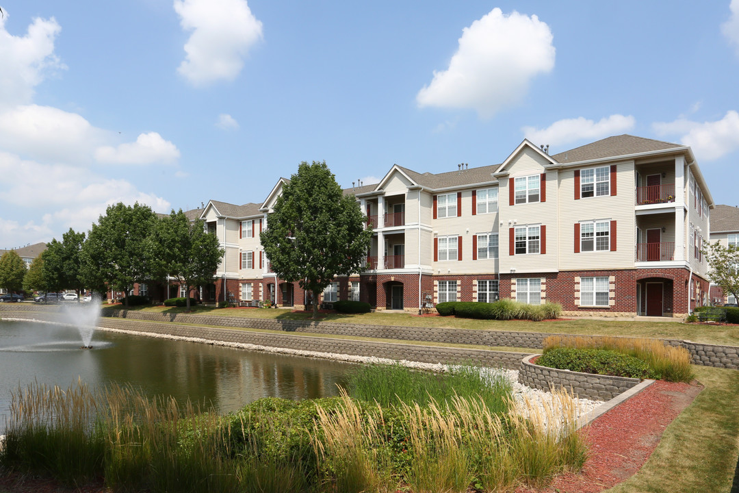 Railway Plaza in Naperville, IL - Foto de edificio