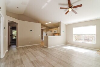 15113 Deer Meadow Dr in Lutz, FL - Building Photo - Building Photo