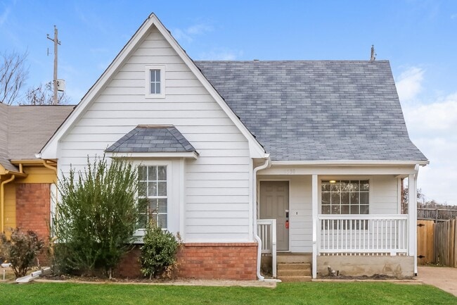 property at 5530 Oak Branch Cir N