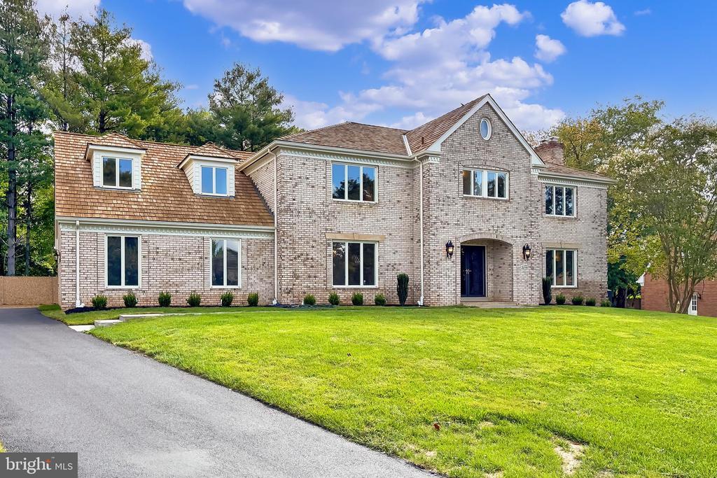 6294 Dunaway Ct in McLean, VA - Building Photo