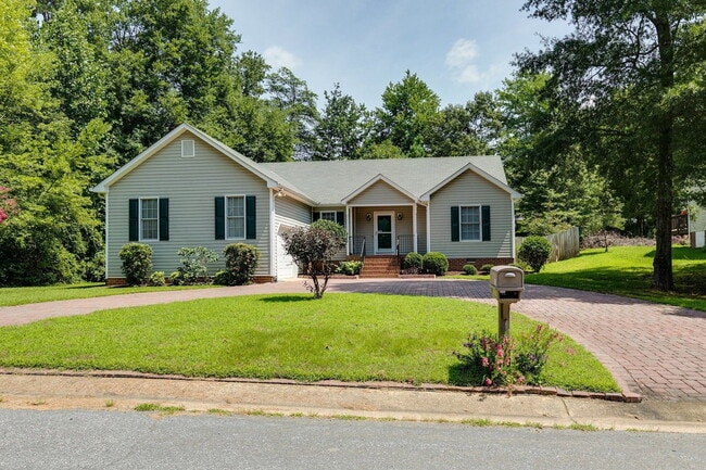 1913 Castle Glen Dr in Richmond, VA - Building Photo - Building Photo