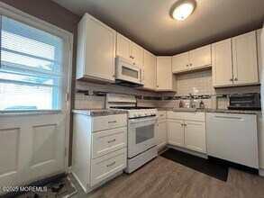 30 Spruce St in Hazlet, NJ - Building Photo - Building Photo