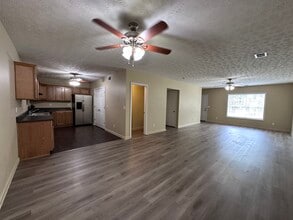 236 College St in Mount Washington, KY - Building Photo - Building Photo