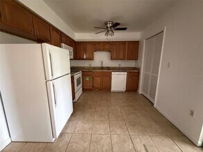 1048 SW 6th Dr in Gainesville, FL - Building Photo - Building Photo