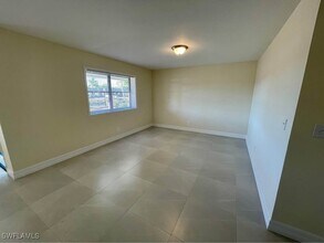 4052 Bayshore Dr in Naples, FL - Building Photo - Building Photo