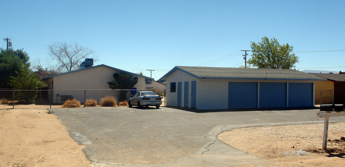 13523 Yakima Rd in Apple Valley, CA - Building Photo