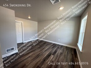 454 Smokering Dr in Robesonia, PA - Building Photo - Building Photo