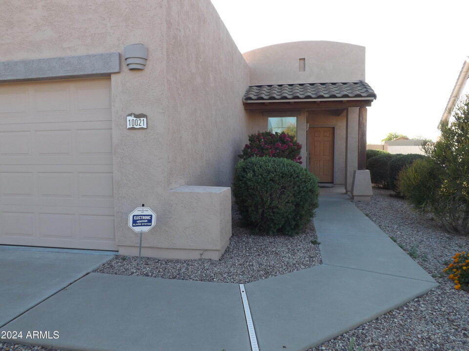 10021 E Rugged Mountain Drive in Gold Canyon, AZ - Building Photo