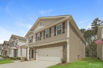 221 Spring Knoll Dr in Charlotte, NC - Foto de edificio - Building Photo