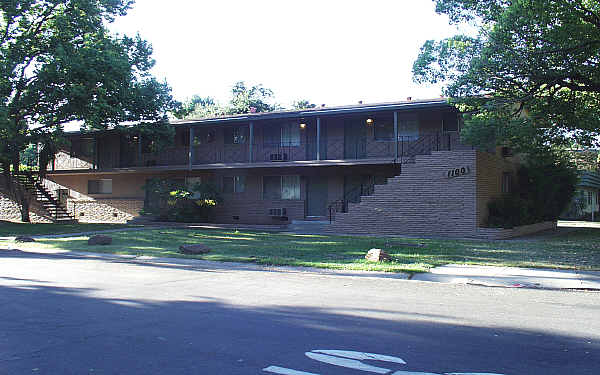 1100 Weber Way in Sacramento, CA - Building Photo