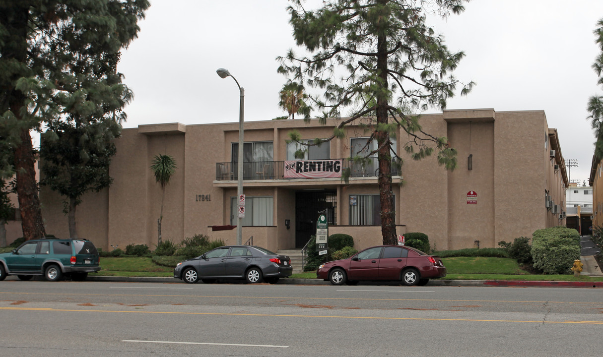 Devonshire in Northridge, CA - Building Photo