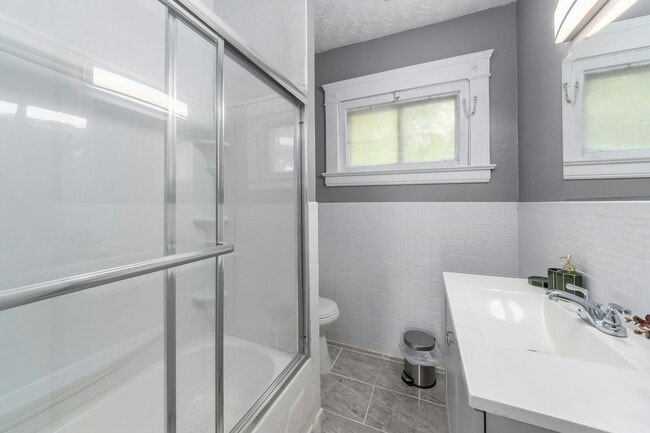 3797 W 38th St in Cleveland, OH - Building Photo - Building Photo