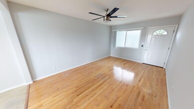 Belmont Apartments in Los Angeles, CA - Building Photo - Interior Photo