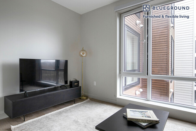1550 Soldiers Field Rd, Unit FL5-ID996 in Boston, MA - Building Photo - Building Photo