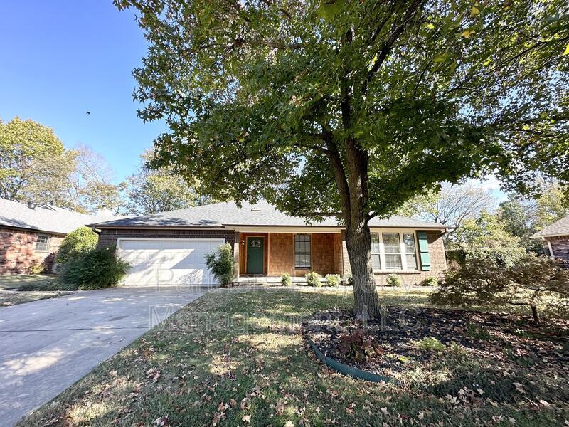 3016 N Quail Creek Dr in Fayetteville, AR - Building Photo