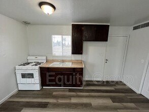 381 E Garden Ave in Porterville, CA - Building Photo - Building Photo