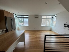 14 Etruria St, Unit B in Seattle, WA - Foto de edificio - Building Photo