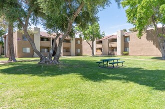 Northpointe Apartments in Las Vegas, NV - Foto de edificio - Building Photo