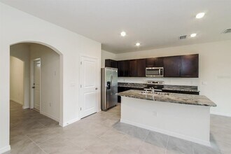 13671 NW 9th Rd in Newberry, FL - Building Photo - Building Photo