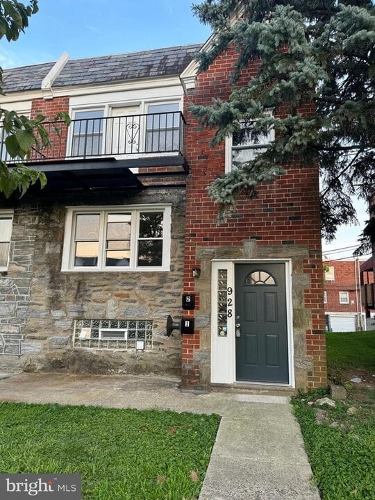 928 Durard St in Philadelphia, PA - Building Photo