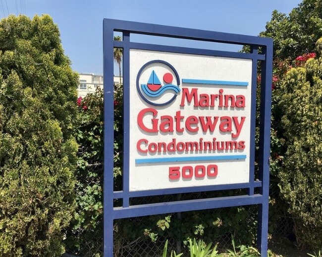 5000 S Centinela Ave, Unit 208 in Los Angeles, CA - Building Photo - Building Photo