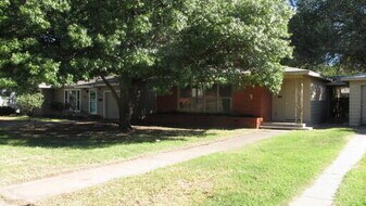 3707 24th St in Lubbock, TX - Building Photo