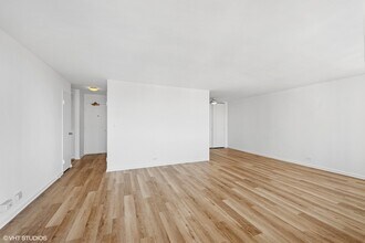 3430 N Lake Shore Dr in Chicago, IL - Building Photo - Building Photo