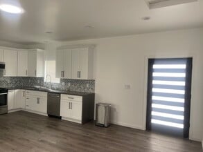 10863 Nettleton St in Sun Valley, CA - Building Photo - Building Photo