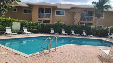 421 SE 10th St in Dania Beach, FL - Building Photo - Building Photo