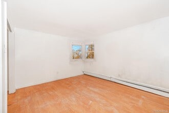 22 Gotham Ave in Elmont, NY - Building Photo - Building Photo