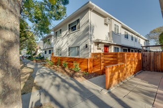 2721 T St in Sacramento, CA - Building Photo - Building Photo