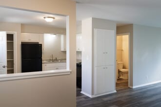 3026 W Iona Terrace in Milwaukee, WI - Building Photo - Building Photo