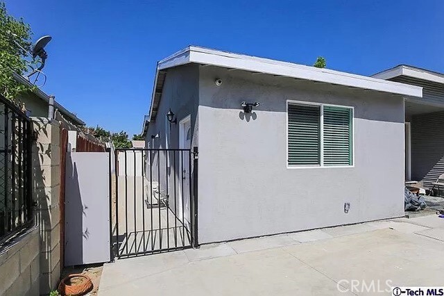 7521 Nestle Ave in Reseda, CA - Building Photo