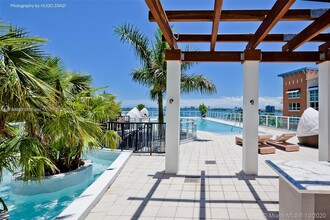 2020 N Bayshore Dr, Unit 3307 in Miami, FL - Building Photo - Building Photo