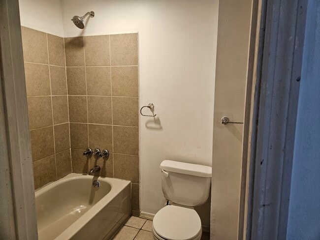 6 4th Ave, Unit #1groundapartment in Rensselaer, NY - Foto de edificio - Building Photo