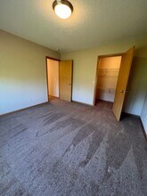 593 W 9th St in New Richmond, WI - Building Photo - Building Photo