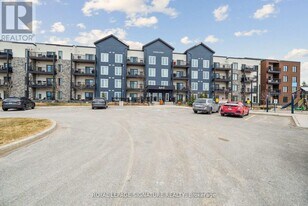 54 Koda St in Barrie, ON - Building Photo