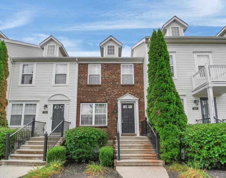 717 Lazelle Rd in Westerville, OH - Building Photo