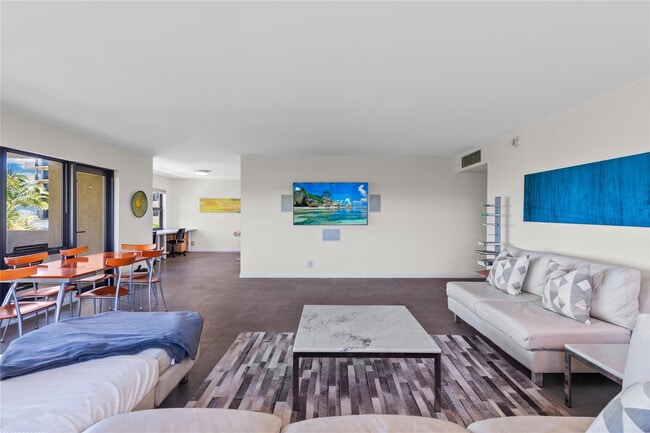 4900 N Ocean Blvd in Lauderdale-by-the-Sea, FL - Building Photo - Building Photo